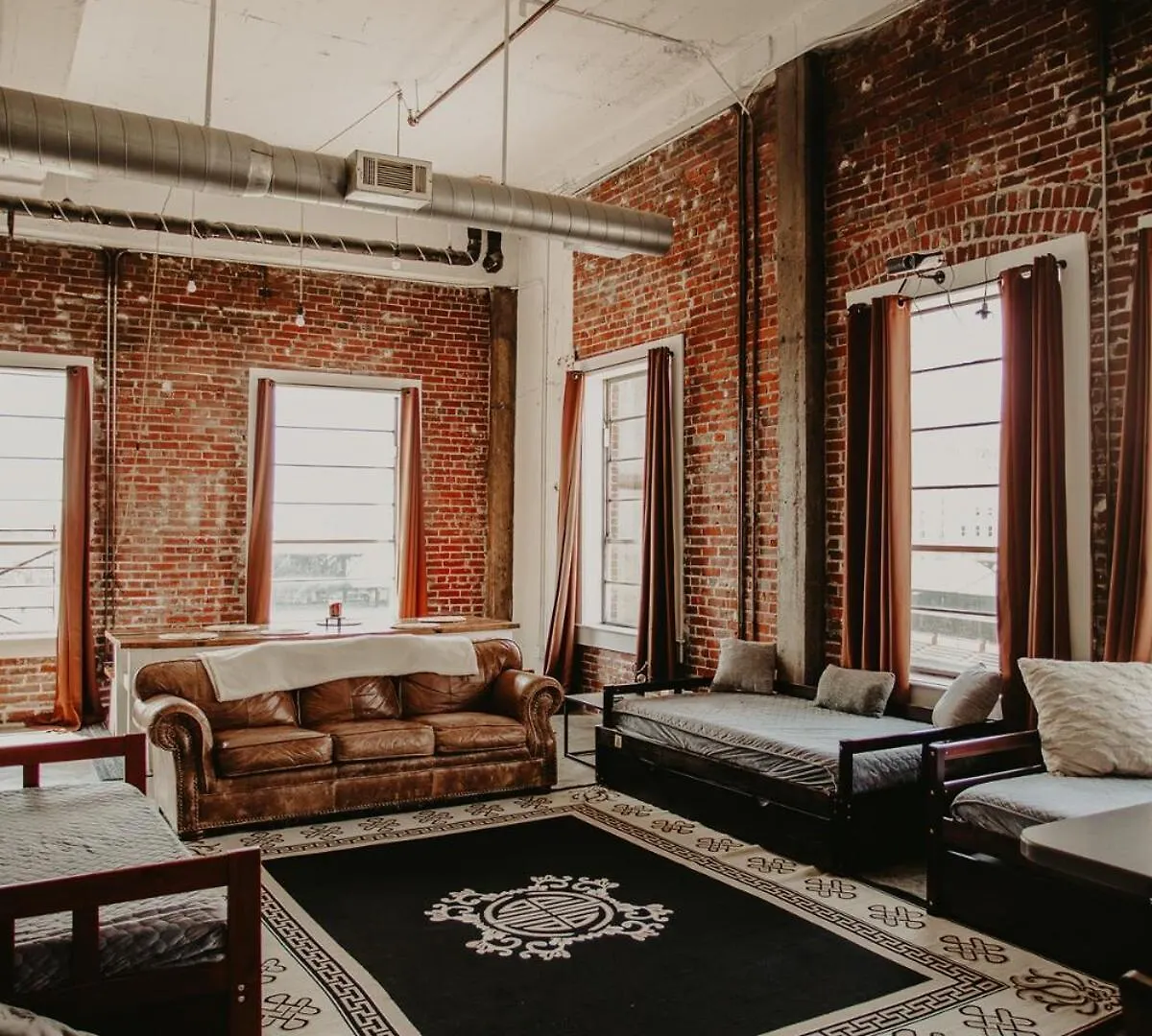The Downtown Bungalow Loft Memphis Apartment