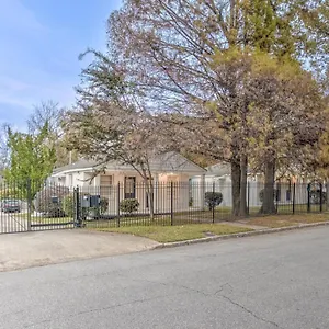 Peaceful Retreat In Gated Midtown Community Apartment